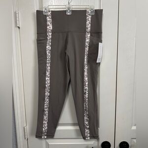 Athleta NWT Salutation Stash Pocket II Serene 7/8 Tight